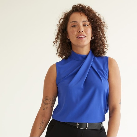 Reitman’s Sleeveless Mock-Neck Draped Blouse - Picture 2 of 4